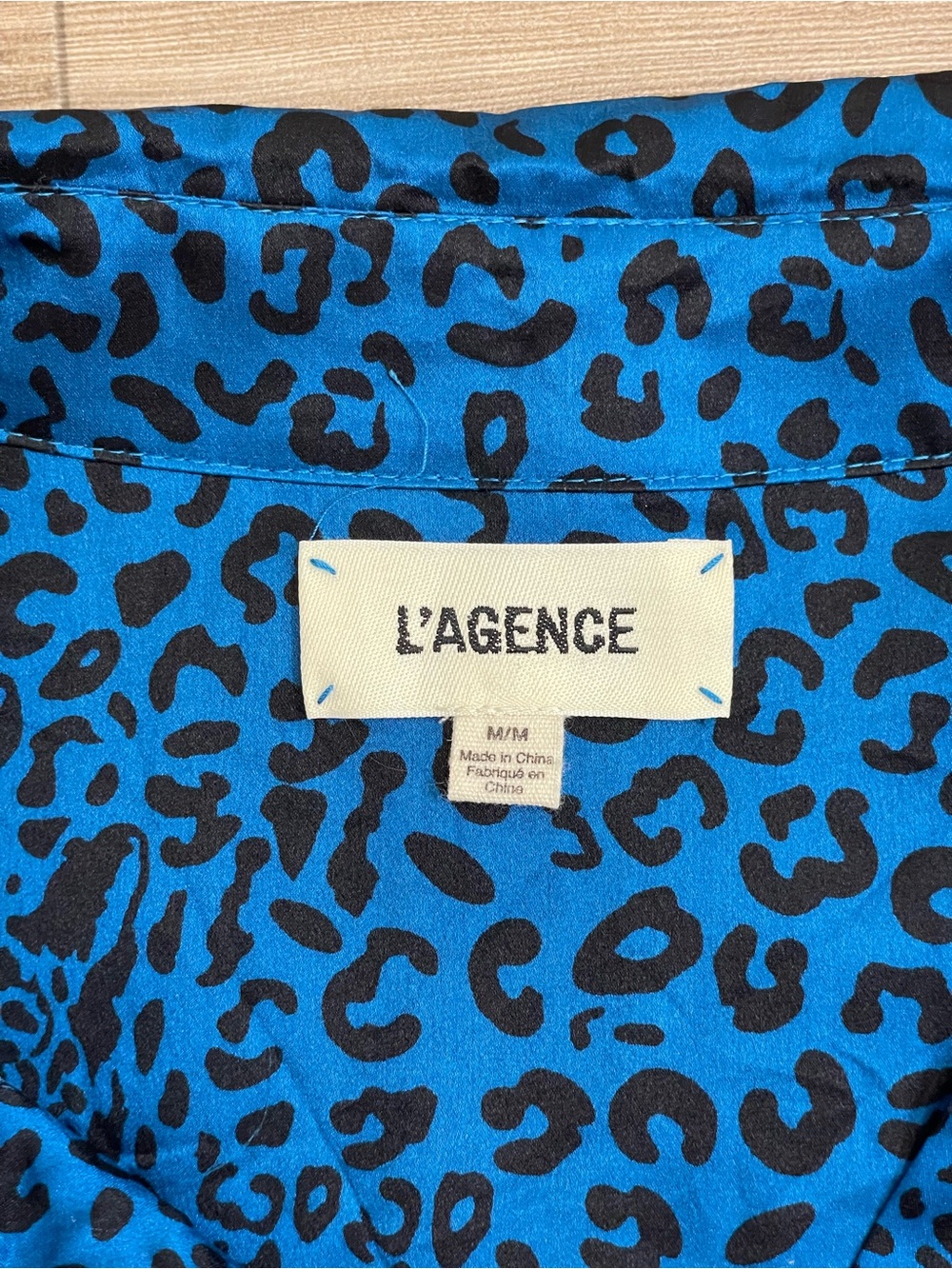 L’Agence 100% Silk Tyler Blue Leopard Print Button Front Blouse - Picture 6 of 11